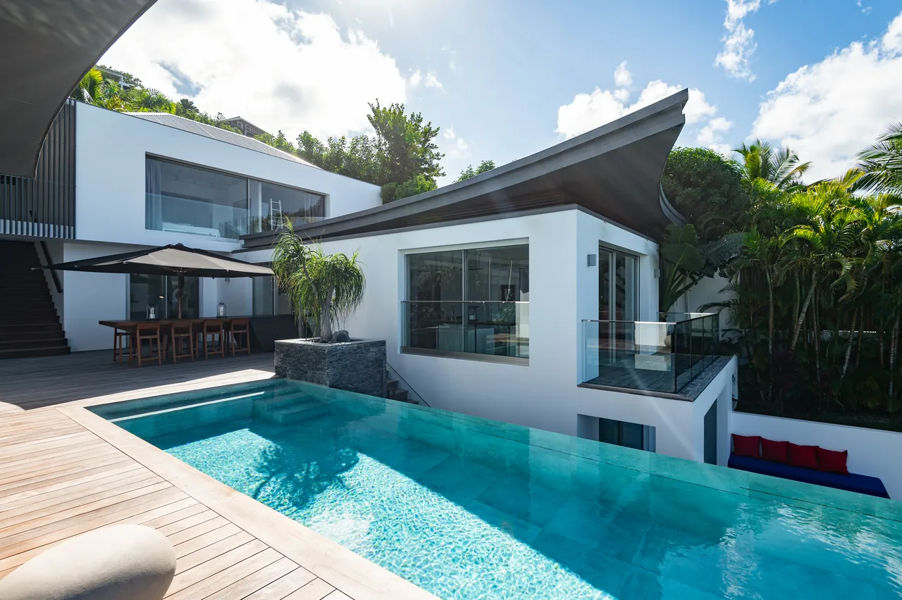The pool and white volumes