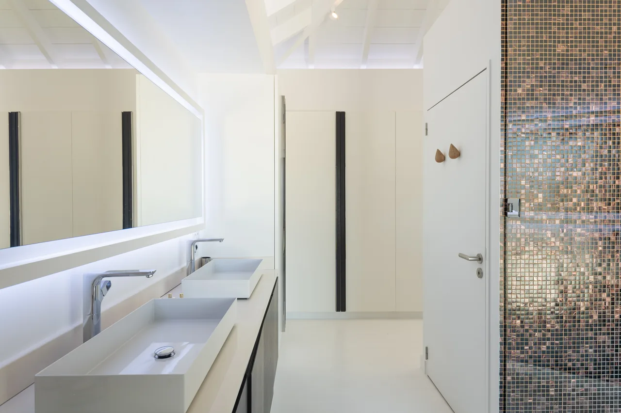 Bedroom 3 — bathroom