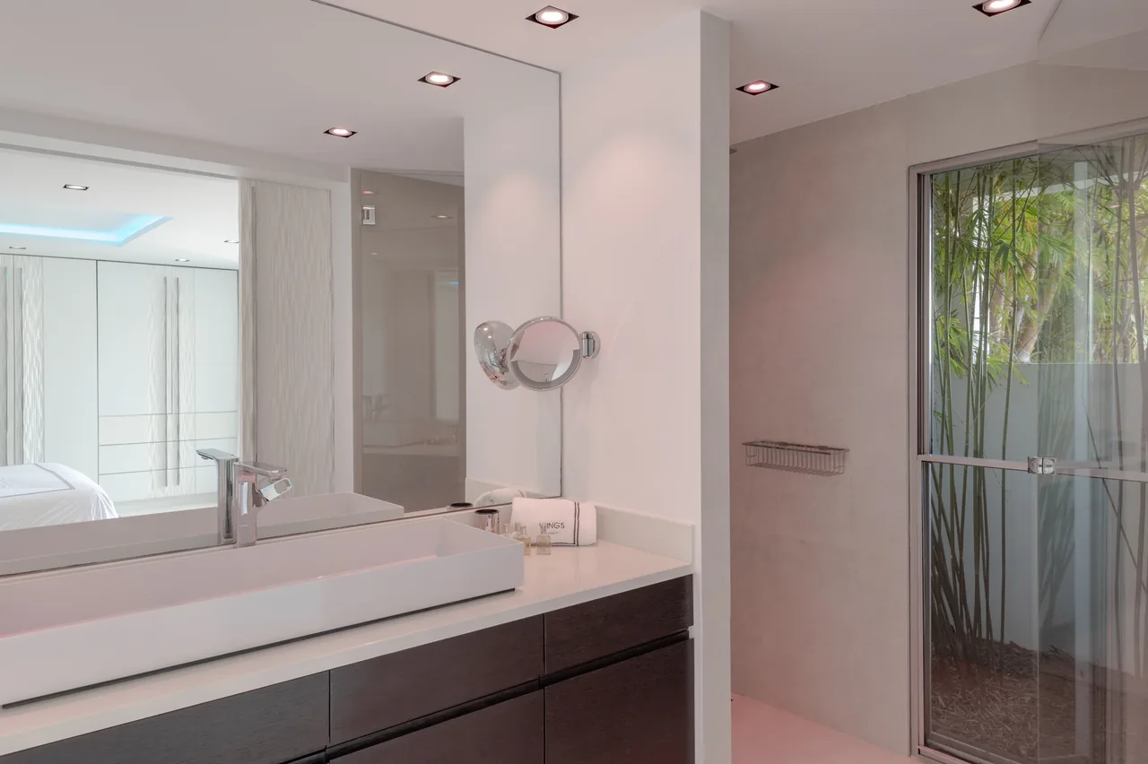 Bedroom 4 — bathroom