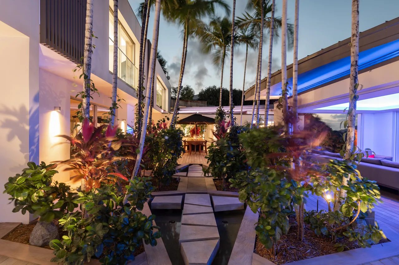 The courtyard after nightfall