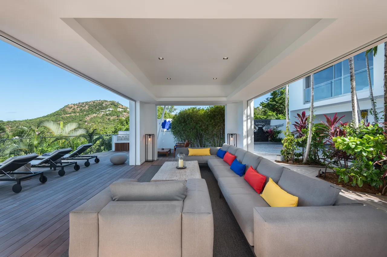 The outdoor lounge