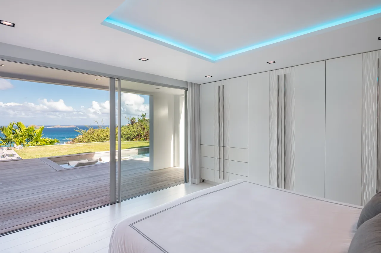 Bedroom 4 — opening onto the deck